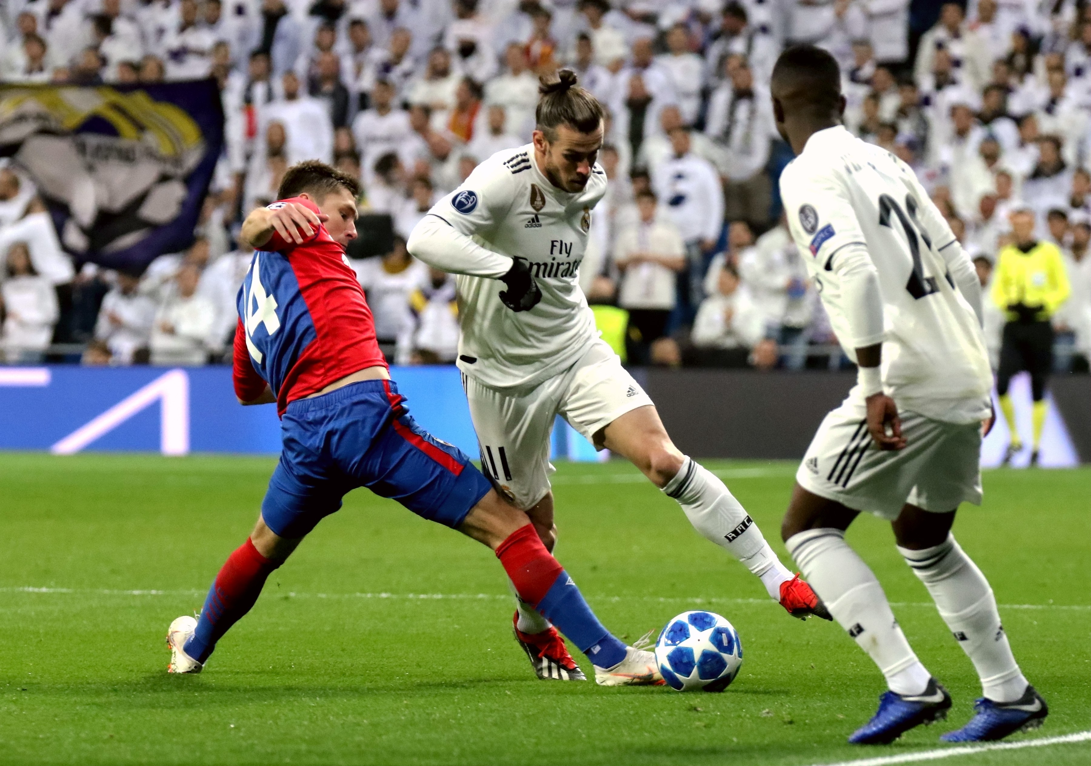 埃姆雷·詹：我们会在德甲和欧冠全力以赴，尽管德国杯止步令人失望（埃姆雷·詹：德国杯出局虽憾，我们将为德甲与欧冠拼尽全力）