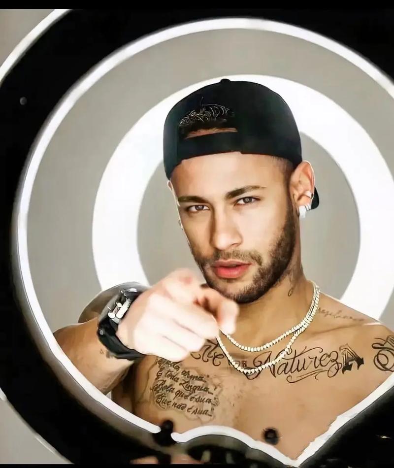 官方：法兰克福签下日本19岁左后卫小杉启太（法兰克福官宣19岁日本左后卫小杉启太加盟）